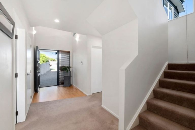 Photo of property in 2c Observatory Close, Whitby, Porirua, 5024