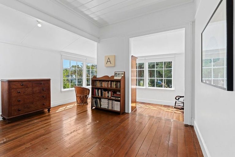 Photo of property in 90 Pendarves Street, New Plymouth, 4310