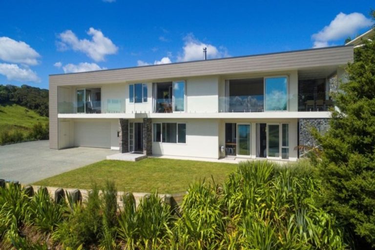 Photo of property in 31 Brick Bay Drive, Sandspit, Warkworth, 0982