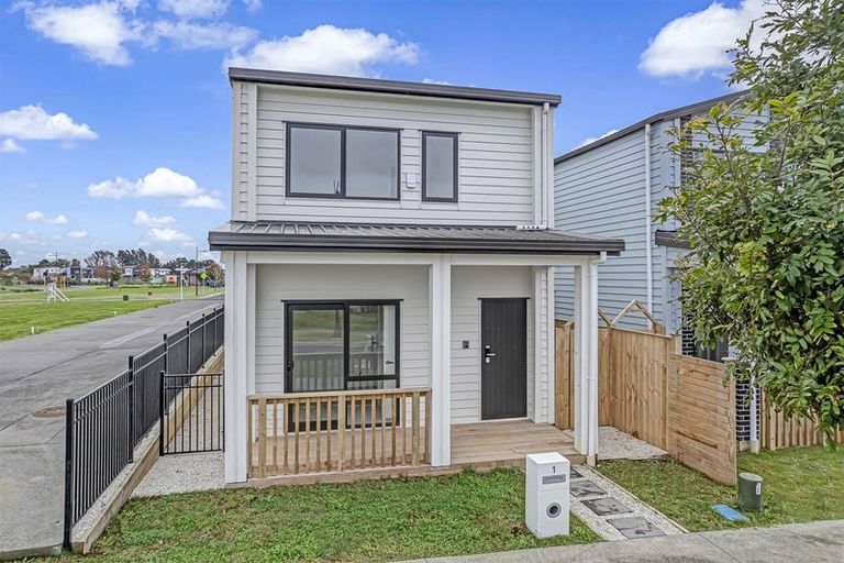 Photo of property in 1 Faithful Drive, Karaka, Papakura, 2113