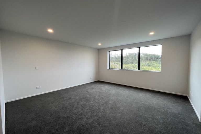 Photo of property in 28 Holystone Road, Whitby, Porirua, 5024