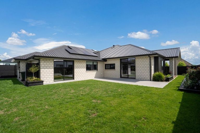 Photo of property in 32 Hugo Shaw Drive, Cambridge, 3434