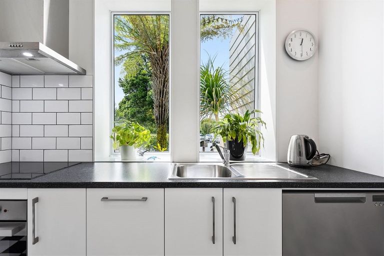 Photo of property in 11 Fathom Place, Te Atatu Peninsula, Auckland, 0610