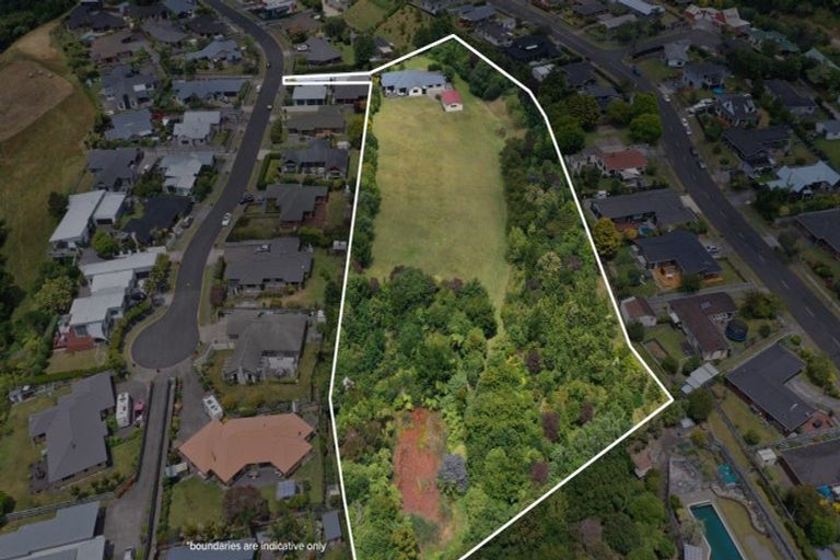 Photo of property in 11a Montrose Place, Highlands Park, New Plymouth, 4312