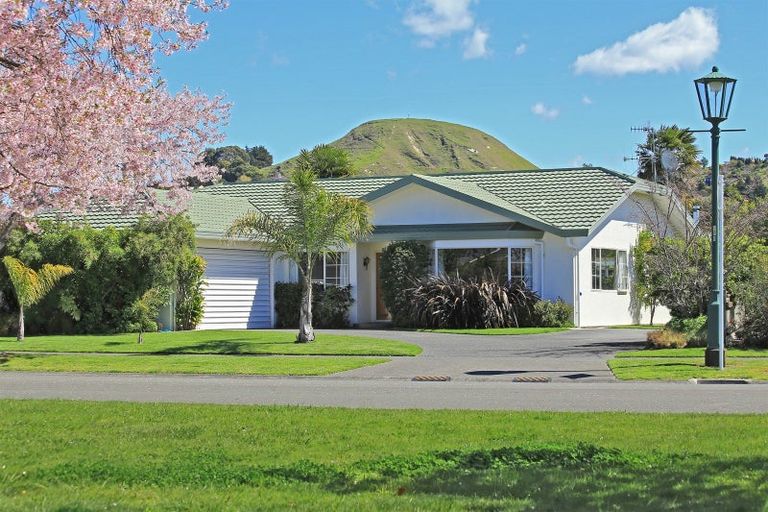 Photo of property in 8 Brompton Drive, Taradale, Napier, 4112