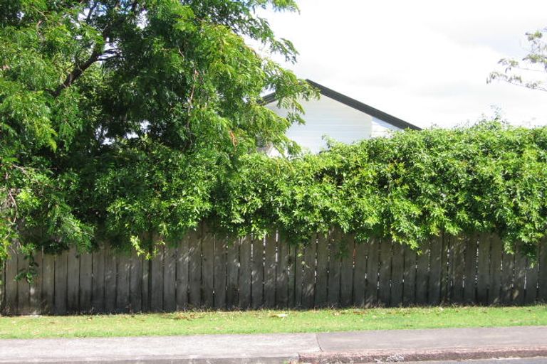 Photo of property in 2/13 Geoffrey Road, Torbay, Auckland, 0630