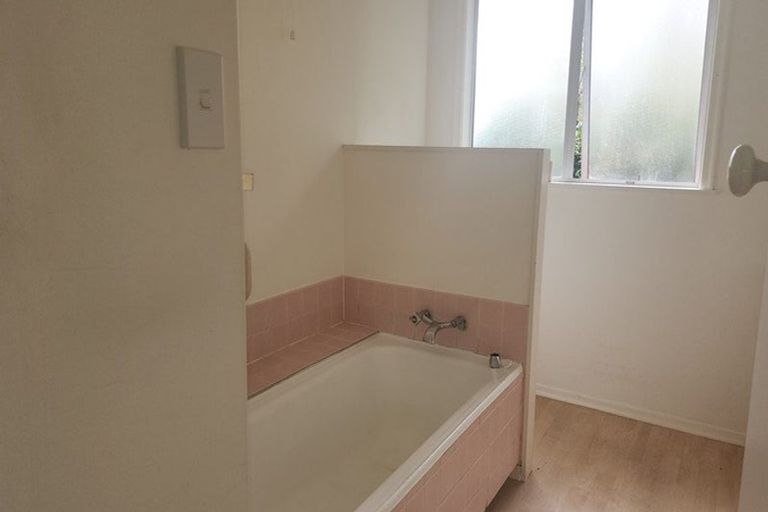 Photo of property in 3b Ridd Crescent, Karori, Wellington, 6012