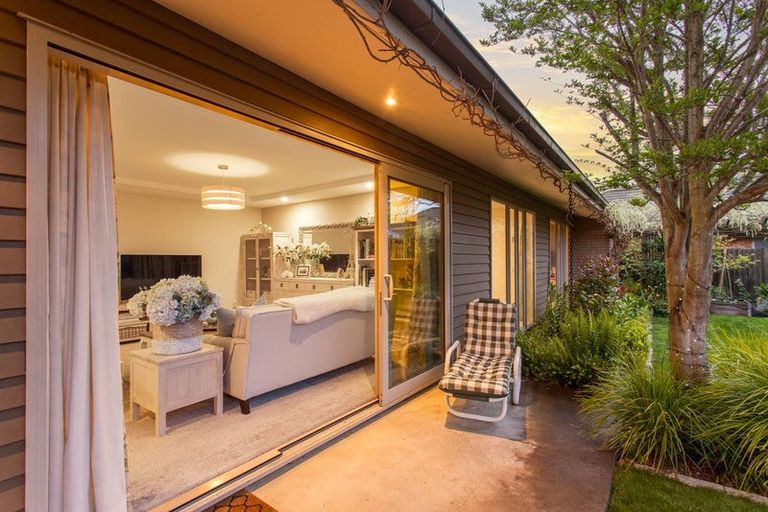 Photo of property in 112 Englefield Road, Northwood, Christchurch, 8051