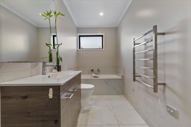 Photo of property in 105 Hobsonville Point Road, Hobsonville, Auckland, 0616