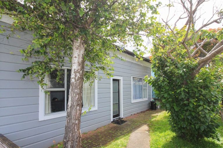 Photo of property in 18 Tamar Street, Island Bay, Wellington, 6023