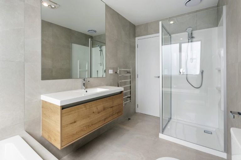 Photo of property in 18 Oyster Drive, Whenuapai, 0618