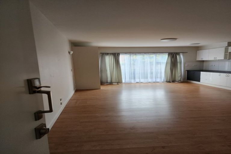 Photo of property in 46 Spinnaker Drive, Te Atatu Peninsula, Auckland, 0610