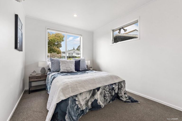 Photo of property in 4 Malmo Place, Massey, Auckland, 0614