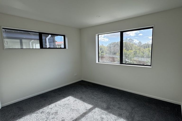 Photo of property in 15 Lowtherhurst Road, Massey, Auckland, 0614