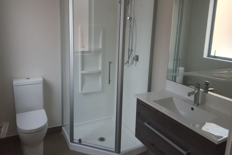 Photo of property in 19 Hauraki Crescent, Pinehill, Auckland, 0632