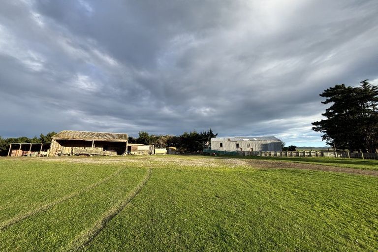 Photo of property in 16 Bay Road, Purakaunui, 9081