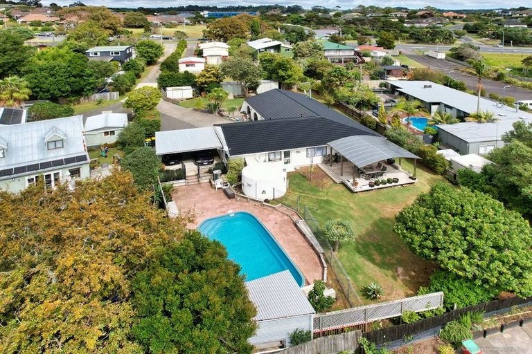 Photo of property in 412 Whangaparaoa Road, Stanmore Bay, Whangaparaoa, 0932