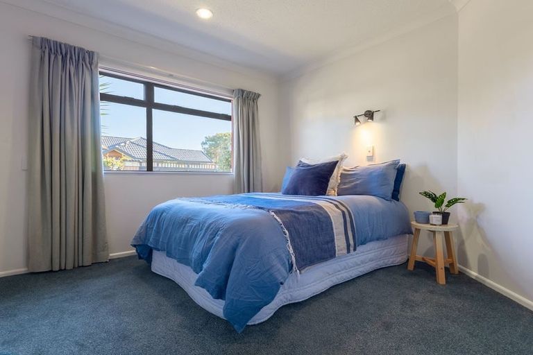 Photo of property in 1 Inverell Place, Waikanae, 5036