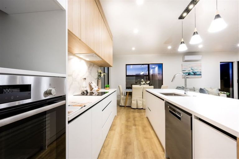 Photo of property in 1 Horokaka Street, Massey, Auckland, 0614