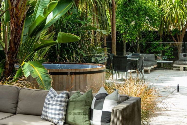 Photo of property in 60 Churchouse Road, Greenhithe, Auckland, 0632