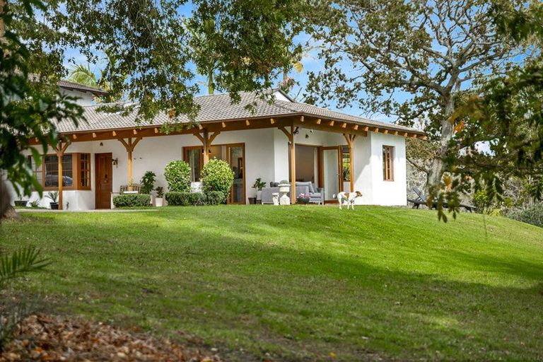 Photo of property in 10 Trig Road, West Harbour, Auckland, 0618