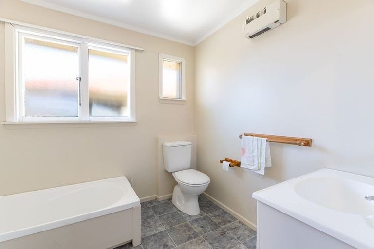 Photo of property in 116 Avonhead Road, Avonhead, Christchurch, 8042