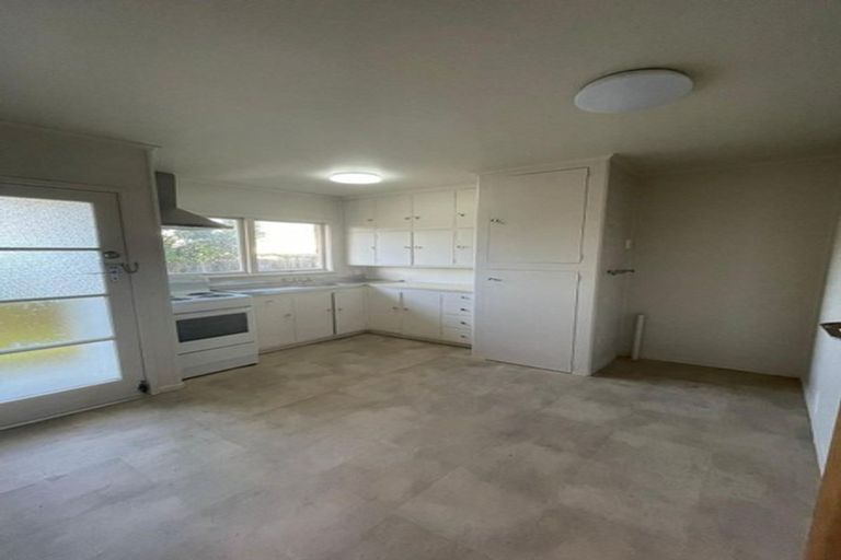 Photo of property in 2/37 Clevedon Road, Papakura, 2110