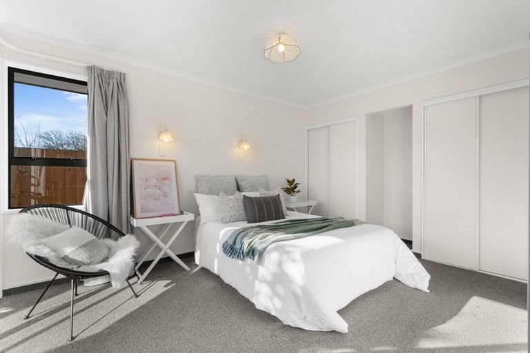 Photo of property in 32 Montclare Avenue, Avonhead, Christchurch, 8042