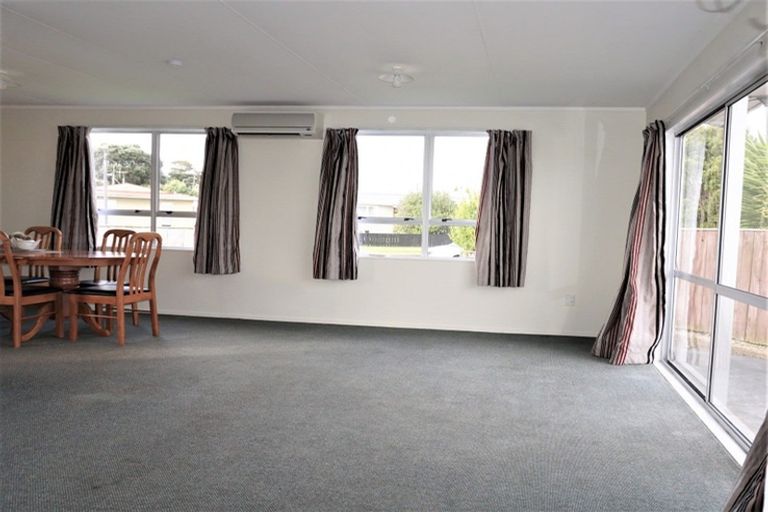 Photo of property in 6 Ryder Crescent, Levin, 5510