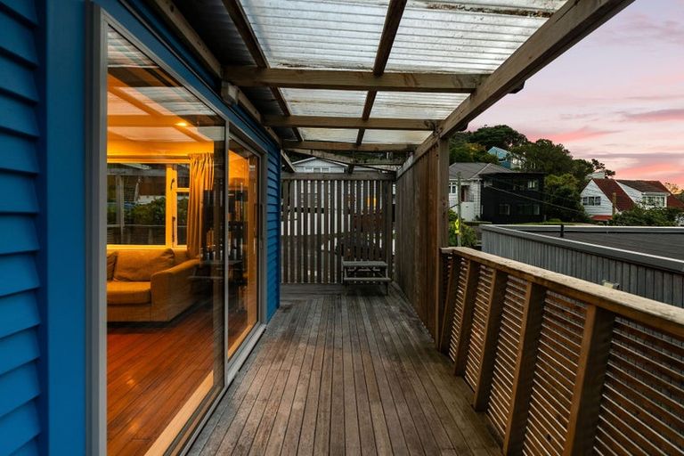 Photo of property in 66 Hungerford Road, Houghton Bay, Wellington, 6023