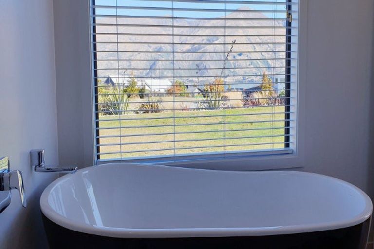 Photo of property in 6 Clutha Place, Wanaka, 9305