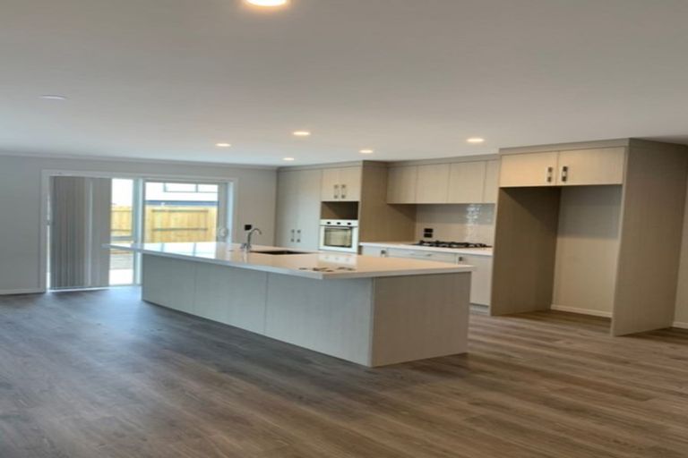 Photo of property in 5 Wairepo Street, Takanini, 2112