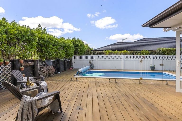 Photo of property in 13 Dida Park Drive, Kumeu, 0810