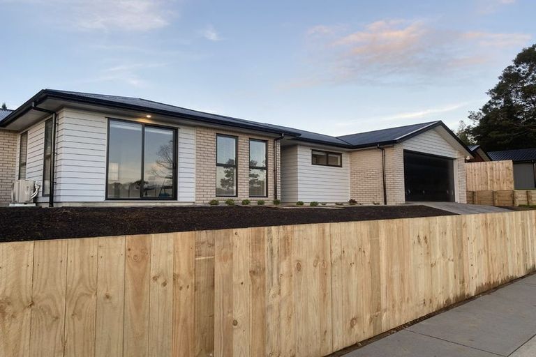 Photo of property in 5 Monterey Rise, Te Kamo, 0112