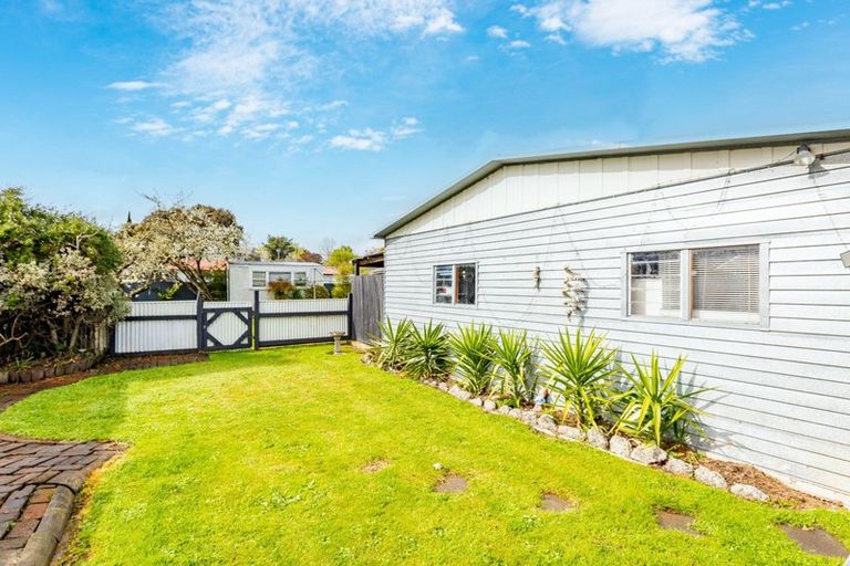 Photo of property in 65 Great North Road, Waipawa, 4210