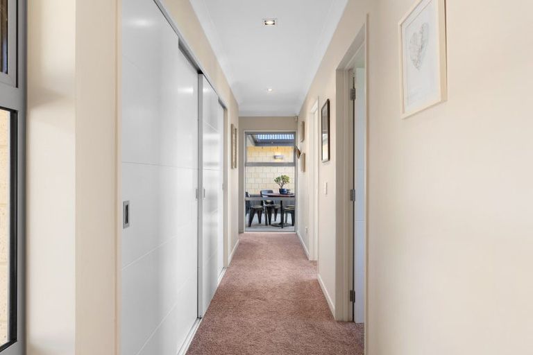 Photo of property in 37 Highgrove, Saint Clair, Dunedin, 9012