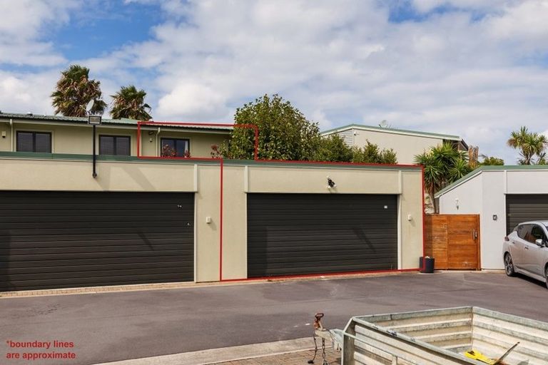 Photo of property in 76 Gunner Drive, Te Atatu Peninsula, Auckland, 0610