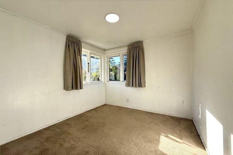 Photo of property in 71 Smythe Road, Henderson, Auckland, 0612