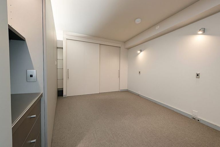 Photo of property in Gerondis Bldg Apartments, 305/60 Willis Street, Wellington Central, Wellington, 6011