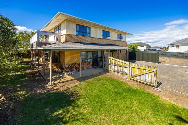 Photo of property in 9 Samara Place, Clendon Park, Auckland, 2103