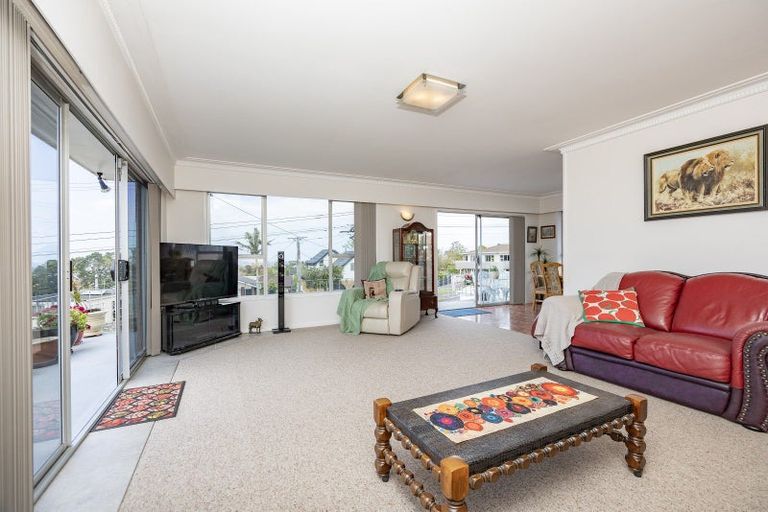 Photo of property in 174 Royal Road, Massey, Auckland, 0614