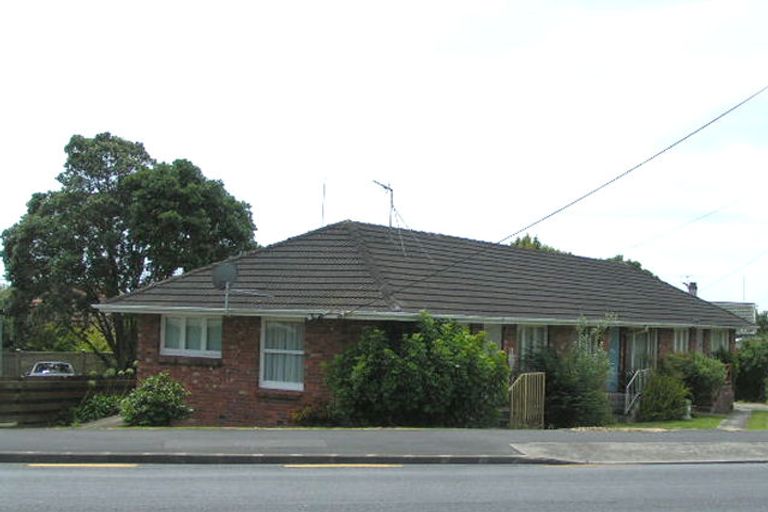 Photo of property in 1/300 Lake Road, Hauraki, Auckland, 0622