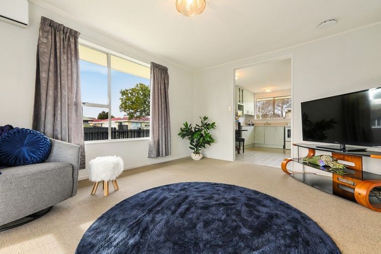 Photo of property in 39 Chipping Lane, Redwood, Christchurch, 8051