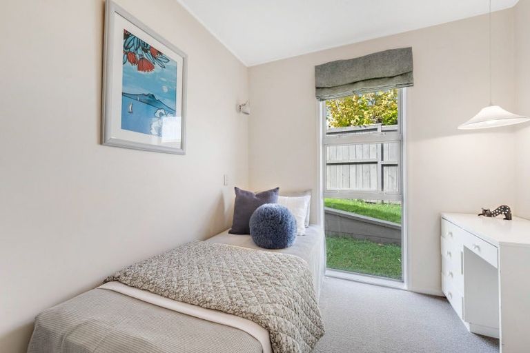 Photo of property in 13 Tyrian Close, Half Moon Bay, Auckland, 2012