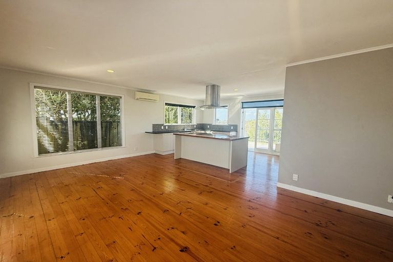 Photo of property in 90 Arran Road, Browns Bay, Auckland, 0630
