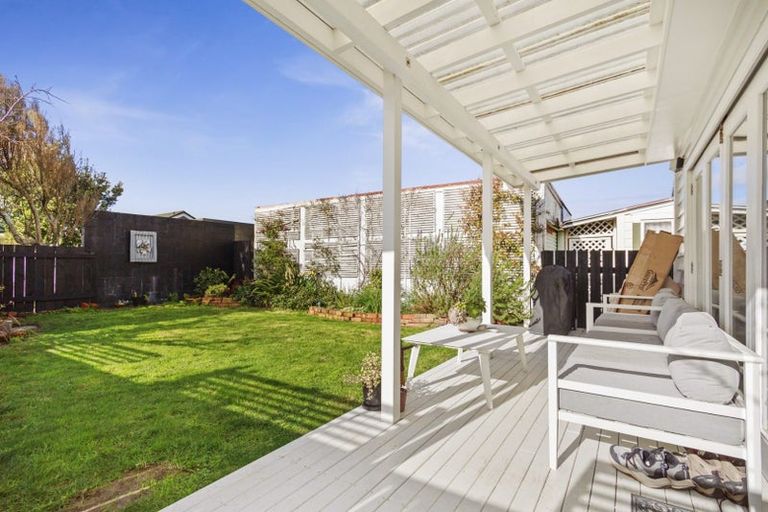 Photo of property in 129 Onepu Road, Lyall Bay, Wellington, 6022