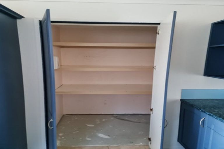 Photo of property in 140 Glanmire Road, Newlands, Wellington, 6037