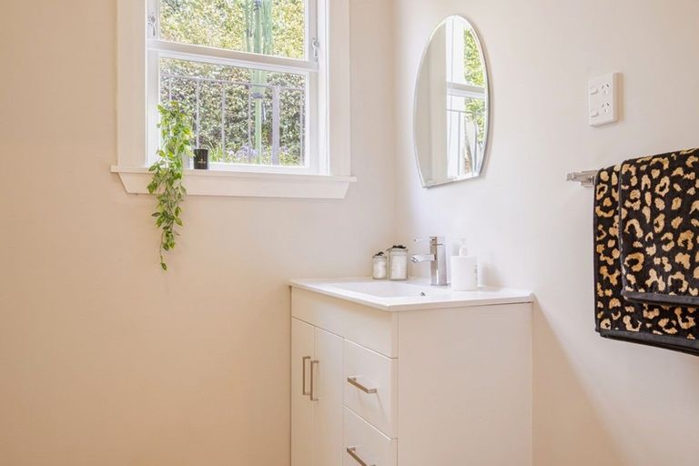 Photo of property in 11 Rimu Road, Kelburn, Wellington, 6012