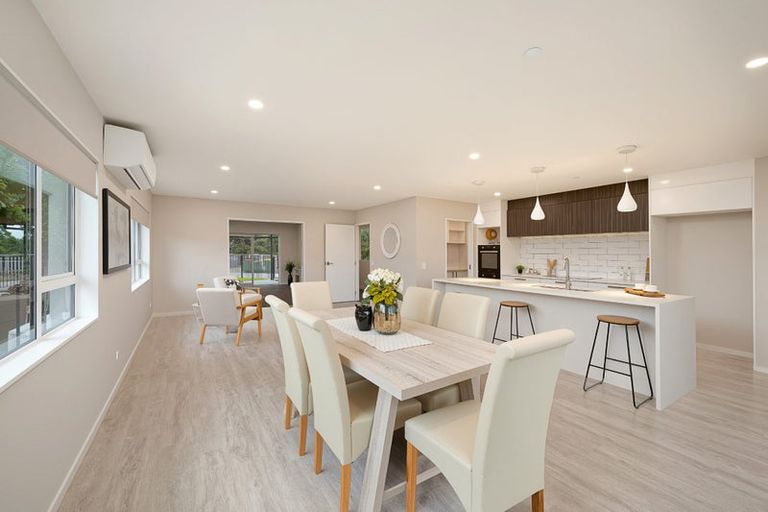 Photo of property in 220 Forest Hill Road, Waiatarua, Auckland, 0612
