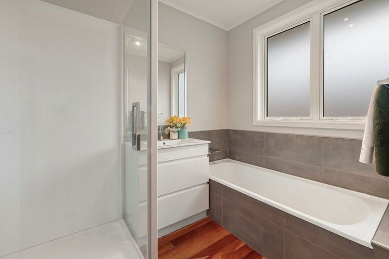 Photo of property in 37 Cardiff Road, Pakuranga, Auckland, 2010